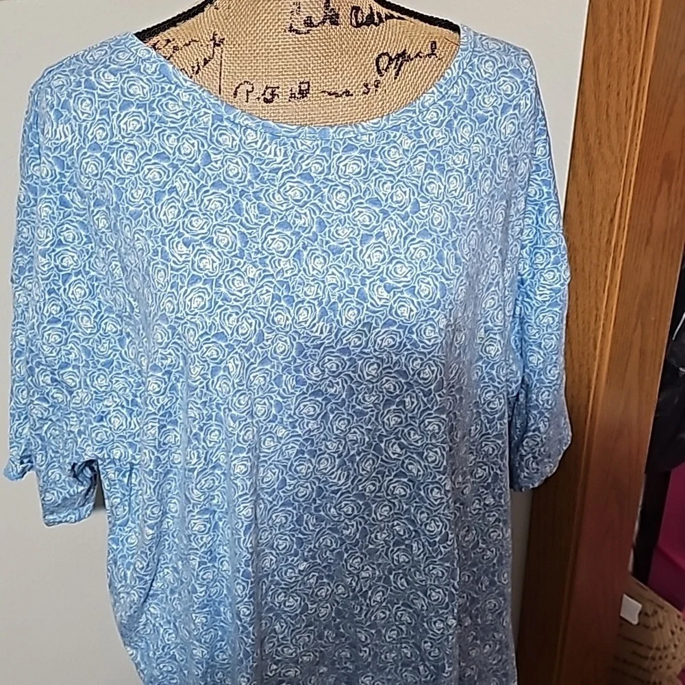 2xl lularoe blue and white floral Irma. - Picture 2 of 3